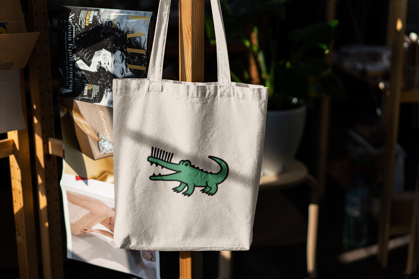 Comb-Croc Tote Bag – Funny Alligator with a Comb Nose Design